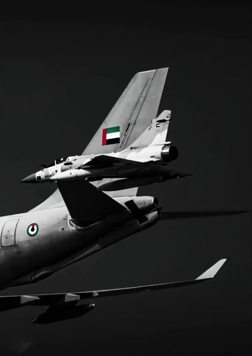 KKs9_'s tweet photo. حِنا  عيال  الشيخ  زايد..
والعزم  من زايد  ورثناه.

إن كان صار الوضع كايد..
العايل المخطي عسفناه.

والأمر لك يا شيخ عايد..
مبداه  في يَدْكْ  ومنهاه.

جندك يابو خالد نعايد..
وقت  إللقى  كلن تمناه.

نمشي على دين وعوايد.
ولاء وسط القلب ندراه.

خذنا على مضمون فايد..
لو تطلب المريخ جبناه. 

حق الوطن وولاد زايد.. 
العمر  والغالي رخصناه.

تكفي الإشاره فالشدايد..
عصاك  ما نعصاك  بالله. 

صغيرنا  للخرب  صايد..
لو  فالسمى  علا  تعلاه.

يهوي وطى مذلول بايد.. 
فرخ الوحاشا شل علباه.

محمد بن خليف الكعبي