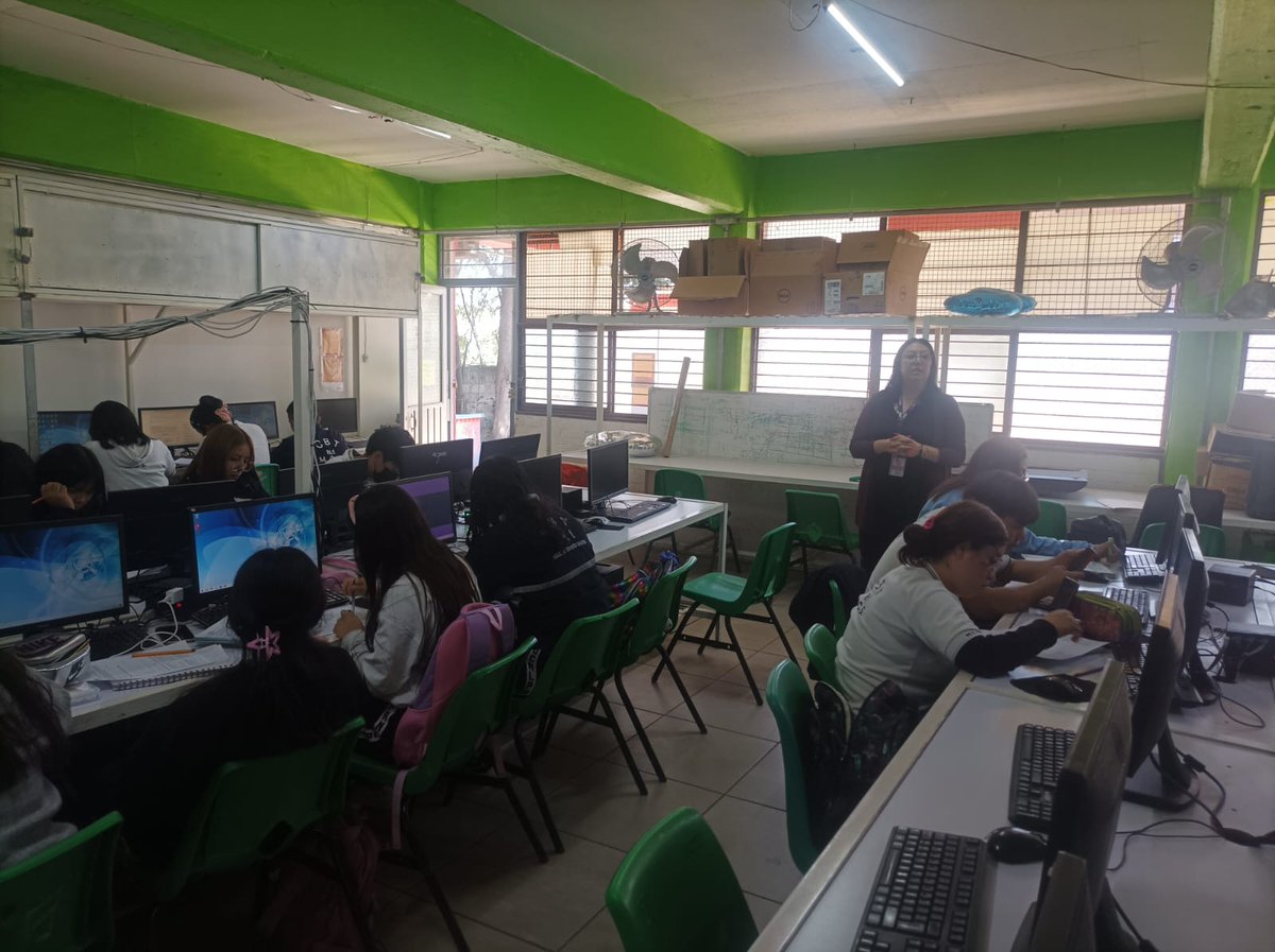 24Ejecutiva's tweet photo. En el marco del cumplimiento del Curso Soy Digital 2026, la Vocal de Capacitación Electoral y Educación Cívica impartió esta actividad en el CBT No.1 Miguel de Cervantes Saavedra ubicado en el municipio de #Naucalpan dentro del 24 Distrito Electoral Federal. https://t.co/00Ses6HaYt
