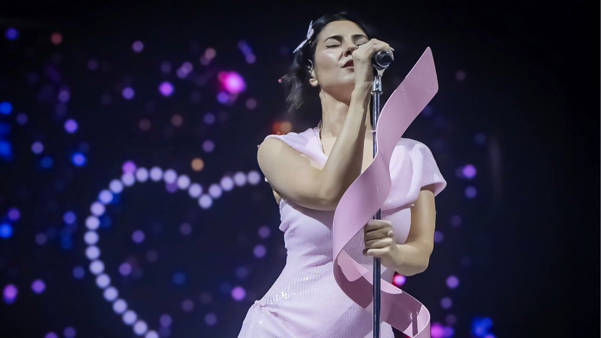 ClimaxEnMedio's tweet photo. Anoche el Pepsi Center se convirtió en el "nivel" más alto de la carrera de @MarinaDiamandis🎮✨

De la estética Star Wars al cover épico de "Hung Up" de Madonna💃🔥 
Hoy, 12 de marzo, es el round final🥊

Fotos: OCESA/Lulú Urdapilleta

#Marina #PrincessOfPowerTour #CDMX https://t.co/1EJZb0IJV0