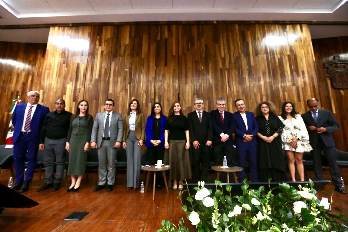 Hoy acompañamos el informe de actividades del CUGDL. A poco tiempo de su creación, ya suma 524 estudiantes titulados: historias de esfuerzo y oportunidades que muestran el impacto de la educación pública.