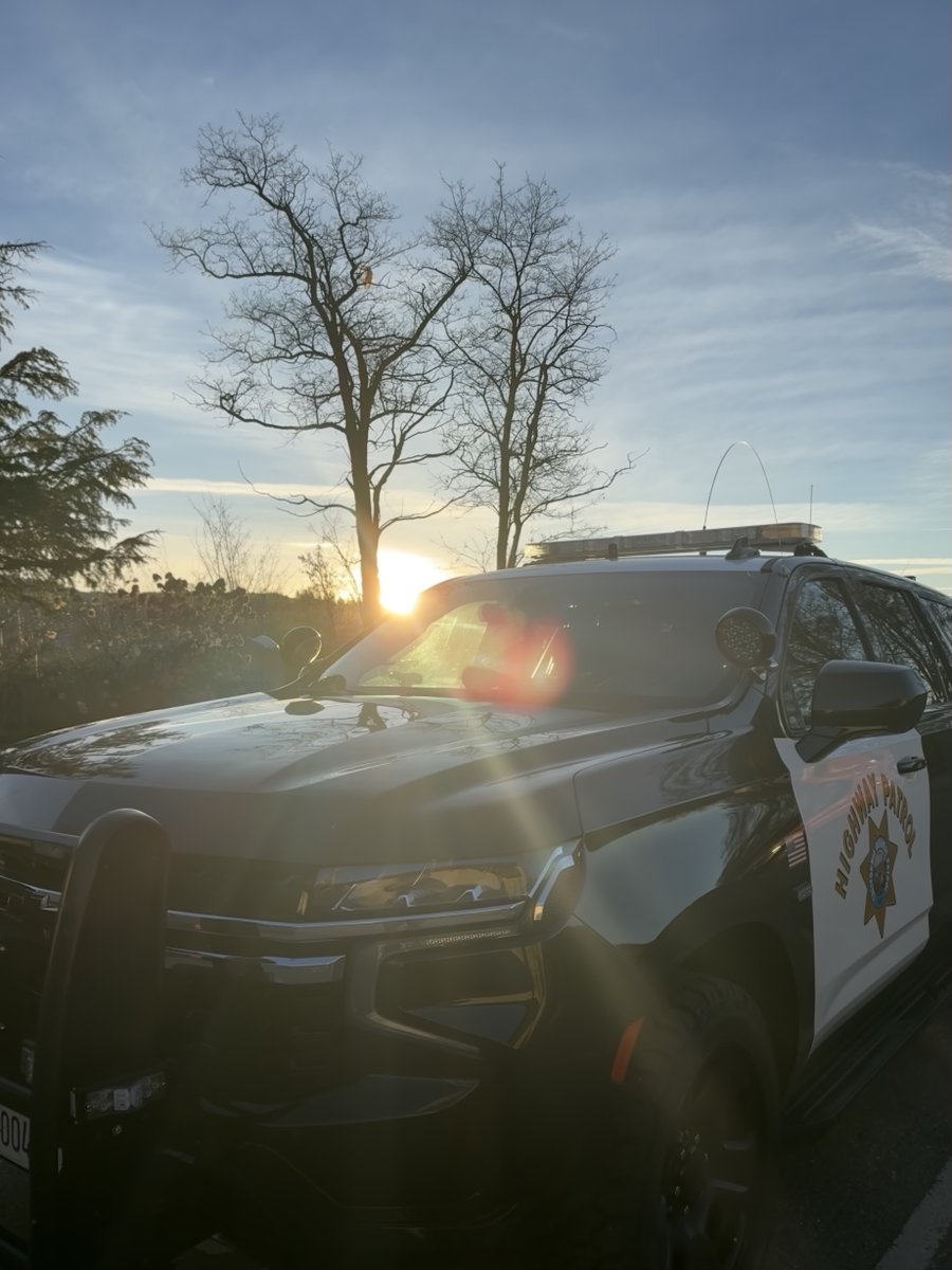 ChpMount's tweet photo. Carful during morning and evening hours and we don't recommend looking into the sun, 😎 at least not while driving! 🚙 Please be safe on the roads. 🛣️  #BlindedByTheLight #EyesOnTheRoad #Sunrise https://t.co/FYmkoW46Hu