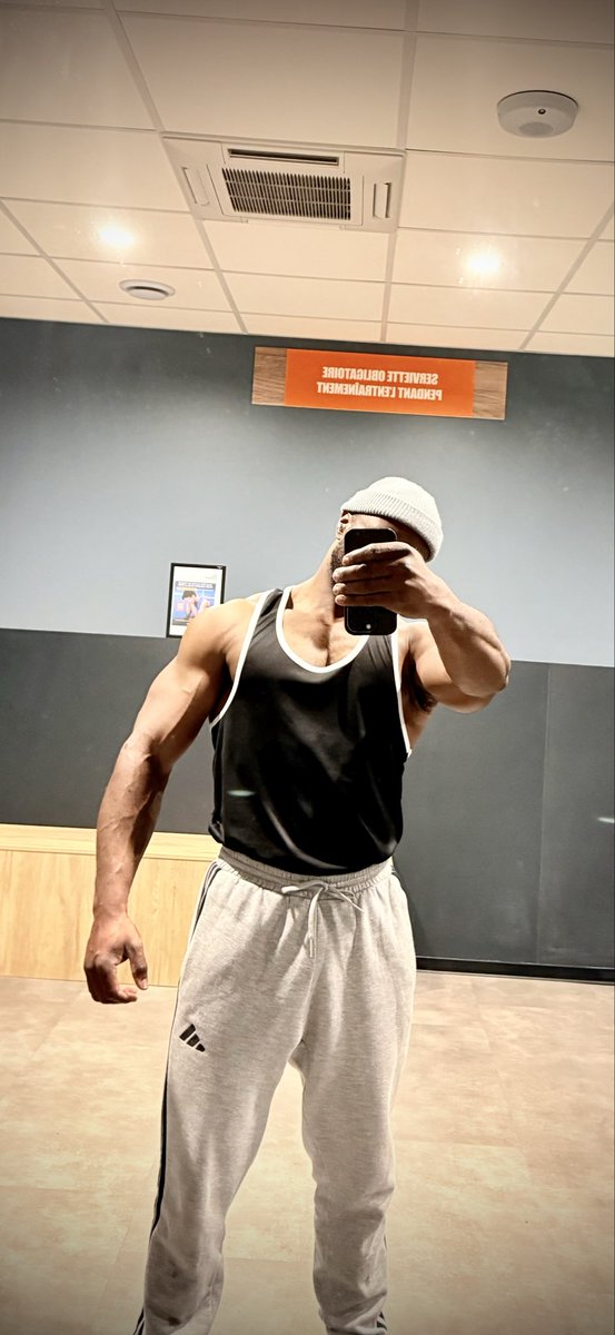 2pNegger's tweet photo. I salute you Fam https://t.co/lHS4EEJ6Do