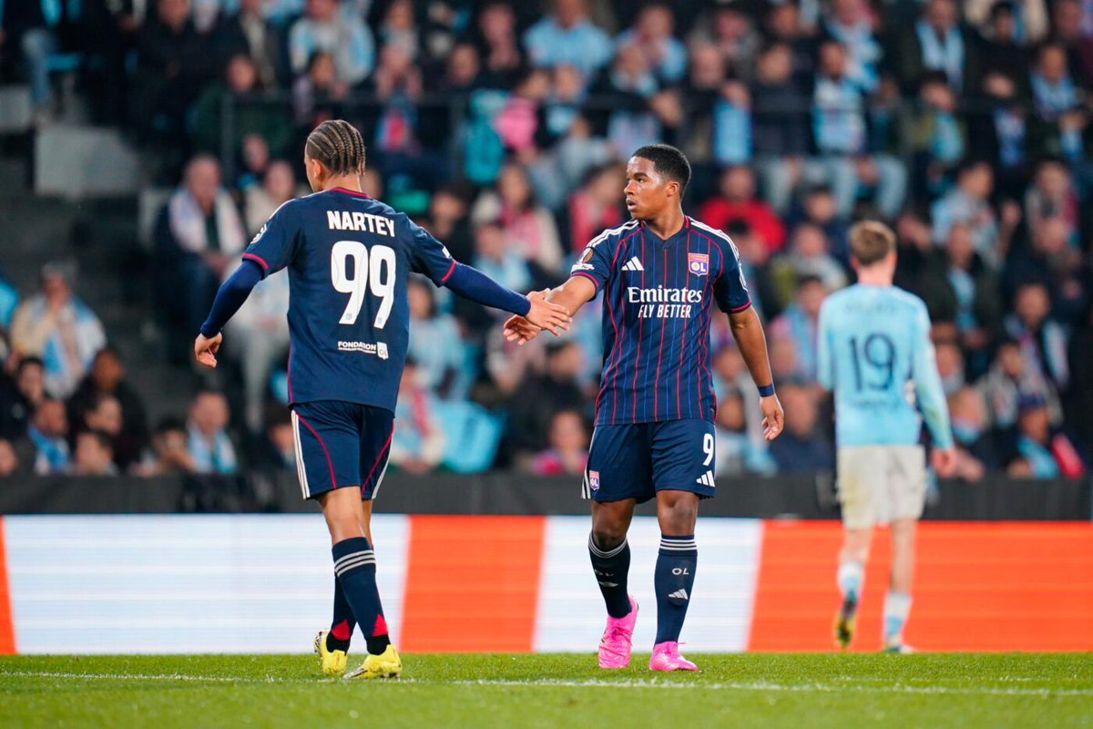 OL__Plus's tweet photo. Lyon arrache le nul au bout de l'effort
#RCCOL 
(So Foot : https://t.co/9GJJjWSrn6) https://t.co/GF2oF97Enl