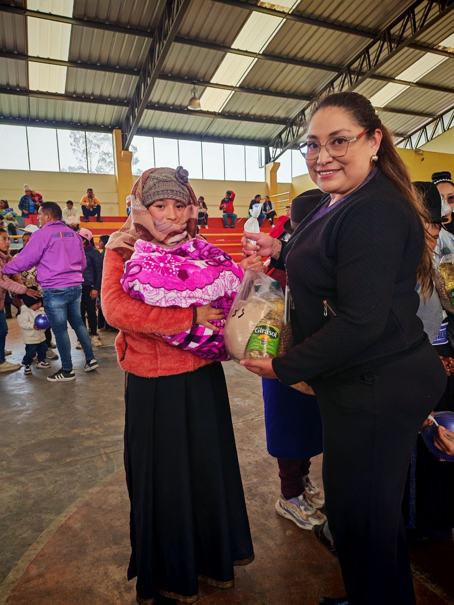 #Ambato |  En el marco de la Estrategia Ecuador Crece Sin Desnutrición Infantil, el Distrito de Salud, con el apoyo de CACTU y CHILDFUND, realizaron un evento para la entrega de 200 kits de alimentación, para el correcto desarrolló de  niños y niñas con DCI.