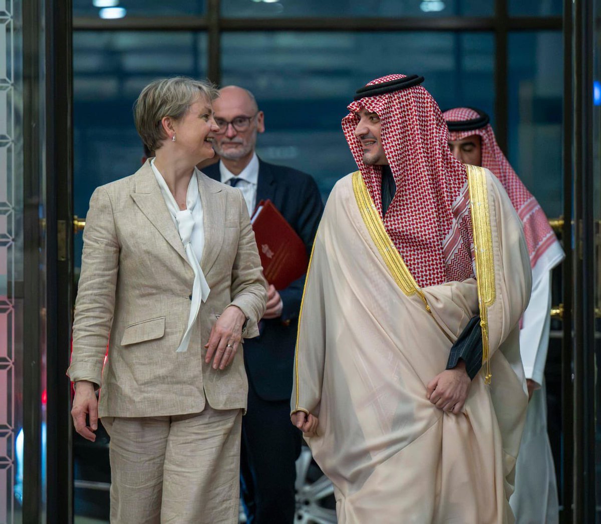 وزير الداخلية السعودي يبحث التعاون الأمني مع وزيرة خارجية المملكة المتحدة