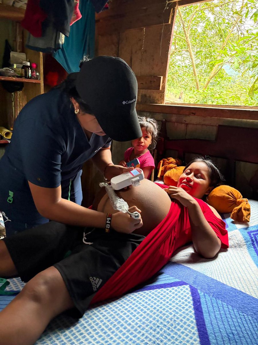 #Pastaza|
Profesionales del Centro de Salud Teniente Hugo Ortiz realizan brigada médica   en la U. E  Prócer Francisco Miranda, de la Comunidad Boayacu  con el objetivo de fortalecer las acciones de promoción y prevención de la salud en la comunidad educativa.
#ElNuevoEcuador