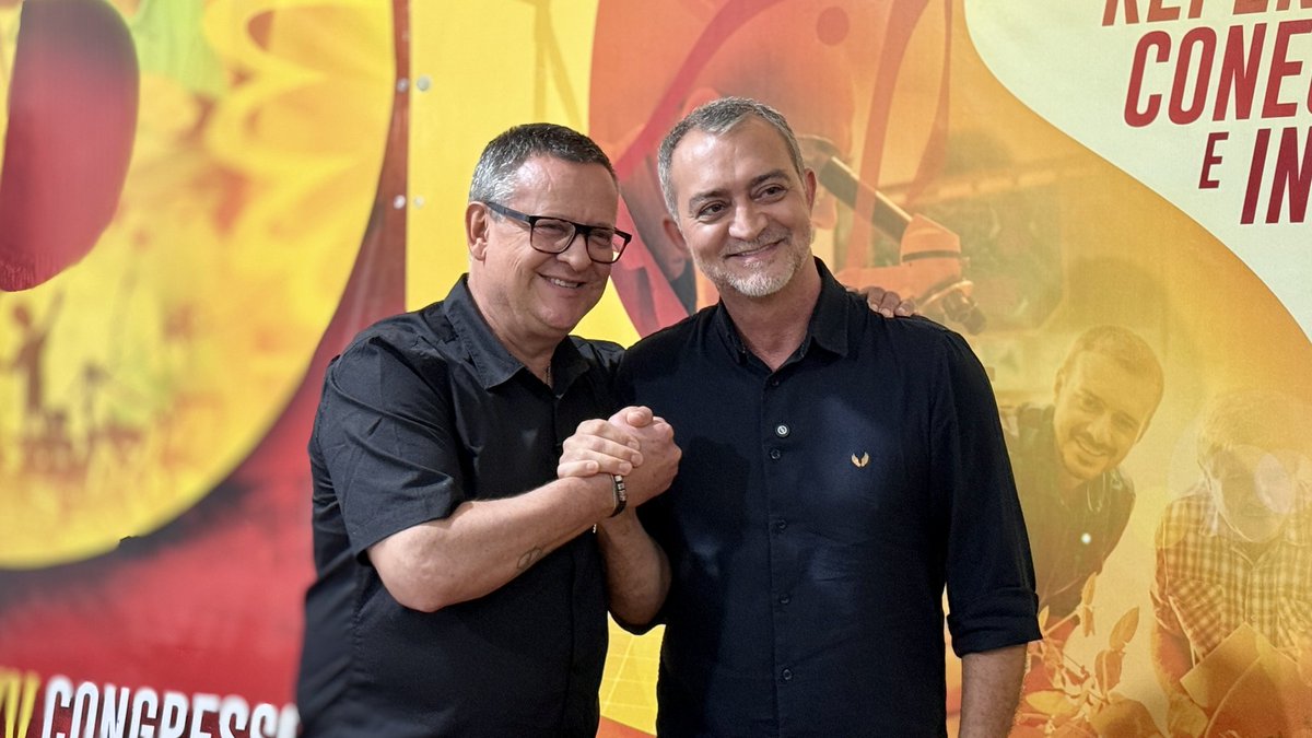 EdegarPretto's tweet photo. Bem-vindo, @psbrs ! 
Nossa frente política agora reúne seis partidos: PT, PSOL, PCdoB, PV, Rede Sustentabilidade e o PSB, que chega para fortalecer ainda mais esse projeto.
Unidos, já fizemos muito pelo Rio Grande do Sul e pelo Brasil. E podemos fazer muito mais.
🧵 https://t.co/mlrWBTqDBH