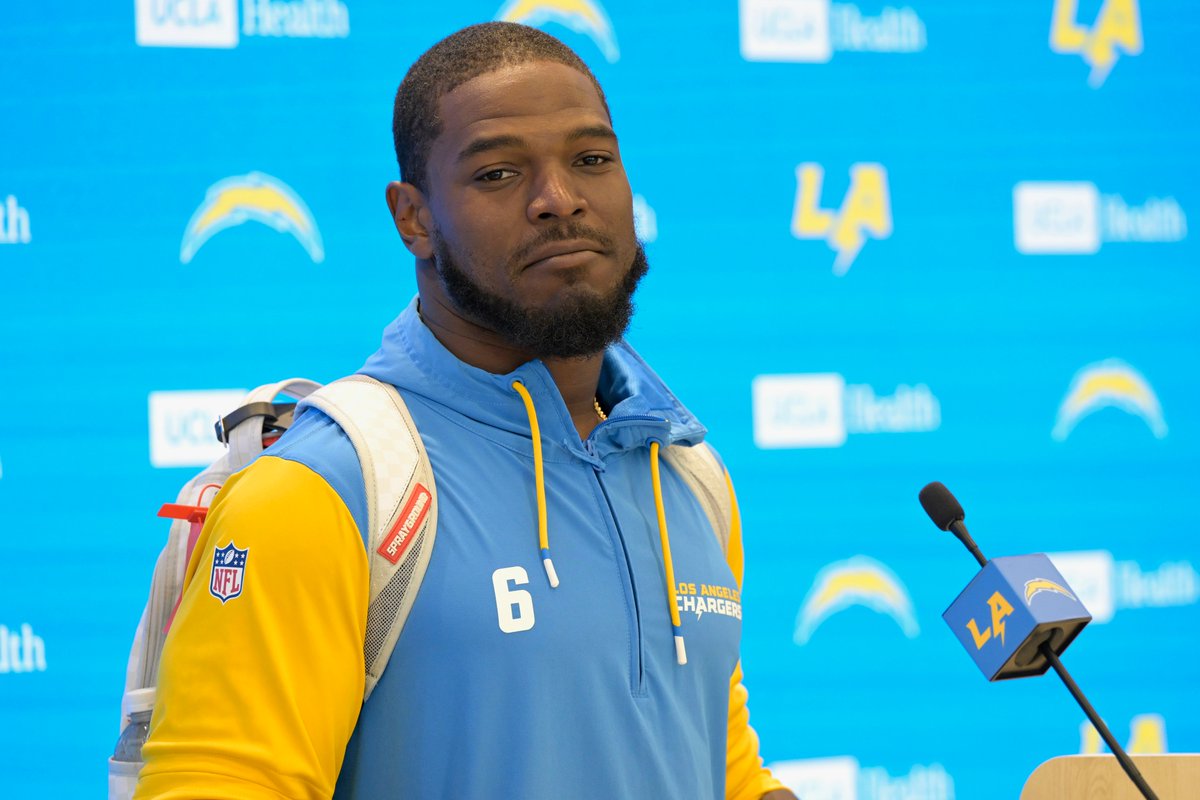Veteran LB Denzel Perryman is returning to the #Chargers on 1-year deal, per @agentbutler1. Back at age 33.