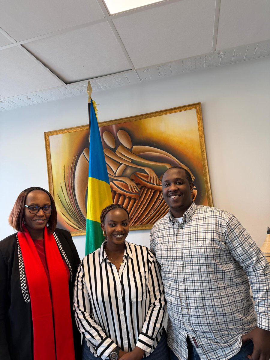 G_Umutesi's tweet photo. Warm welcome to Ms. Kakizi Jemima_ A Rwandan artist &amp; Curator.Kakizi, Founder of Impundu Arts Center&amp; Forbes Women Africa Social Impact nominee, presents Understood (2025) in Lifelines, featuring 12 African &amp; diaspora women artists exploring connection,memory&amp; lived experience. https://t.co/bKK2zbCoDQ