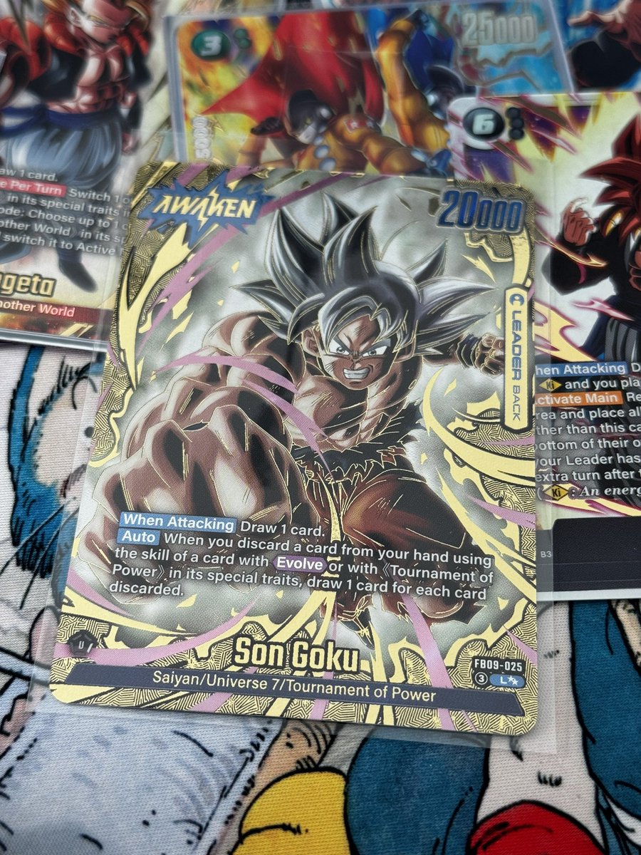 Just pulled the MUI god rare 😱