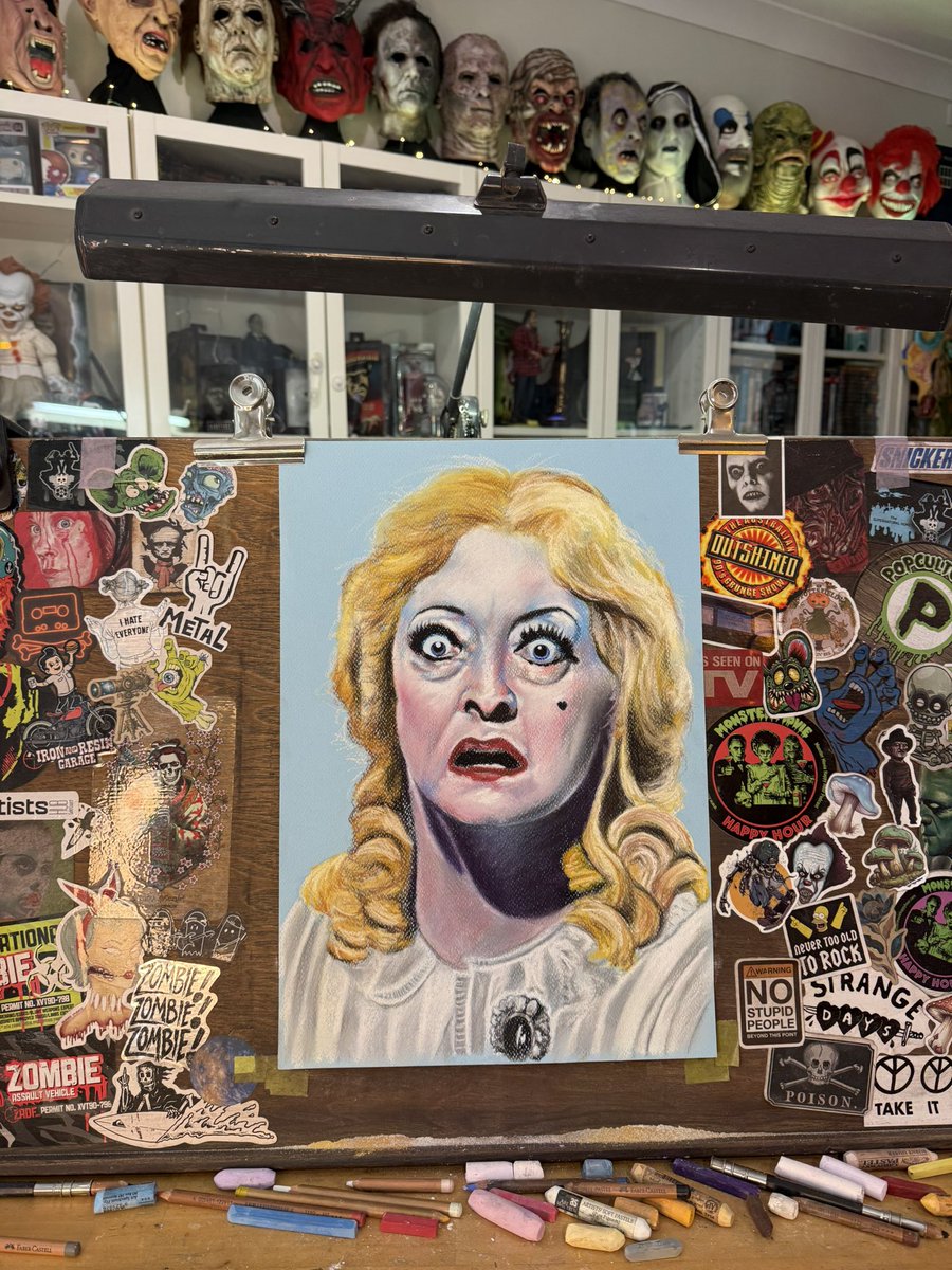 ᴄʜᴀɴᴛᴀʟ ʜᴀɴᴅʟᴇʏ tweet media