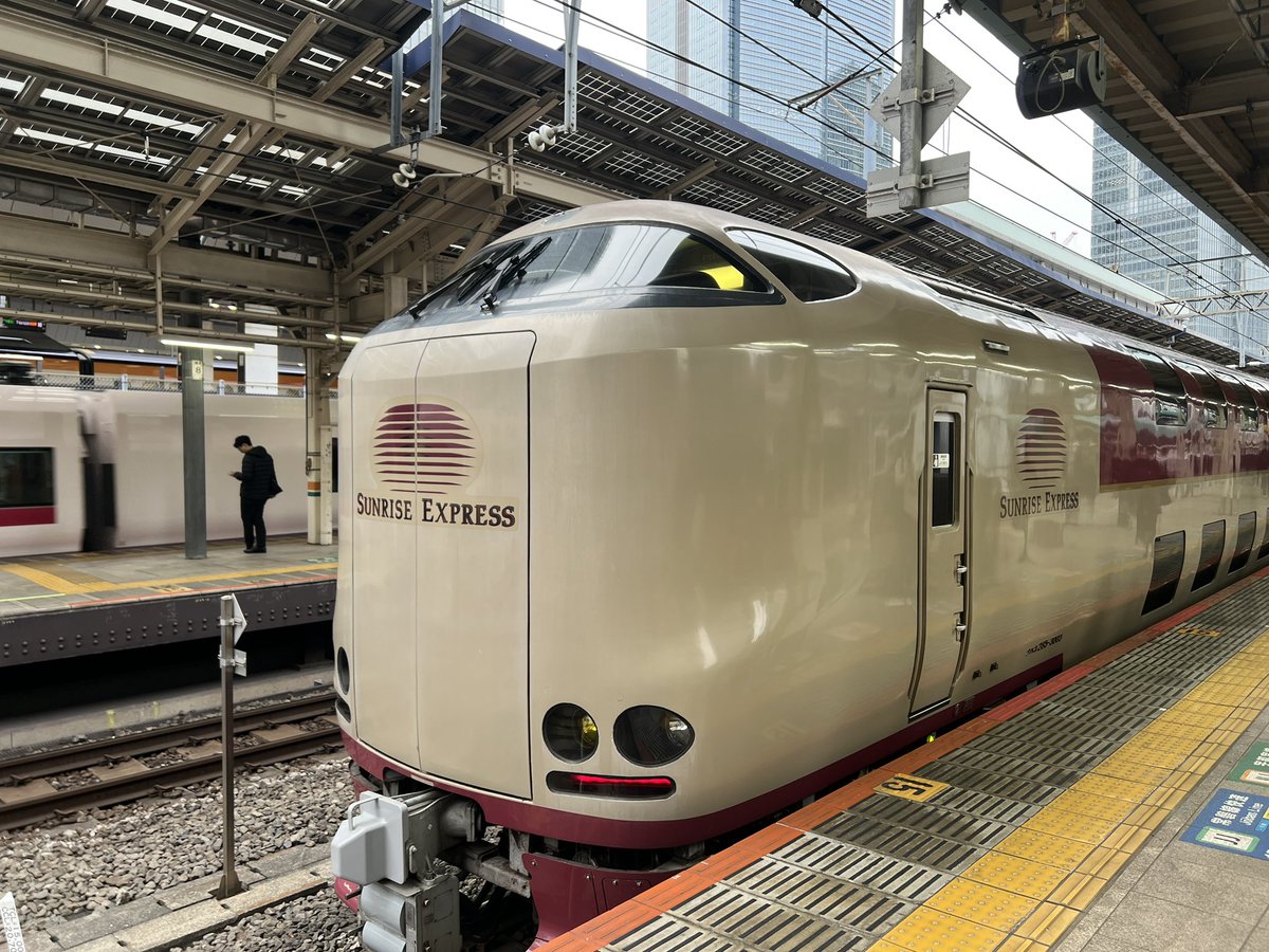 Shirake07's tweet photo. 着いたぜ東京 https://t.co/lBVpDbK1gP