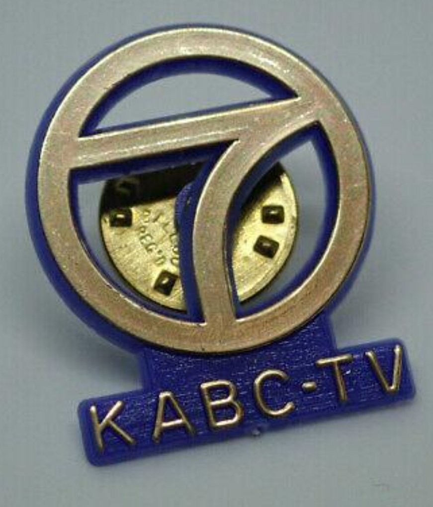 P62769Kell's tweet image. Ernie Anastos was a major player in the tri-state news media, when @ABC7NY really came to full circle. You wanna honor him? the perfect way would be for all news editions to wear that 7 logo pin!.. you too, sir @LeeGoldbergABC7! @billritter7 @ABC7NY