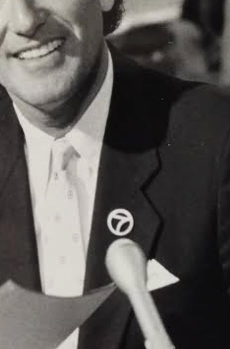 P62769Kell's tweet image. Ernie Anastos was a major player in the tri-state news media, when @ABC7NY really came to full circle. You wanna honor him? the perfect way would be for all news editions to wear that 7 logo pin!.. you too, sir @LeeGoldbergABC7! @billritter7 @ABC7NY
