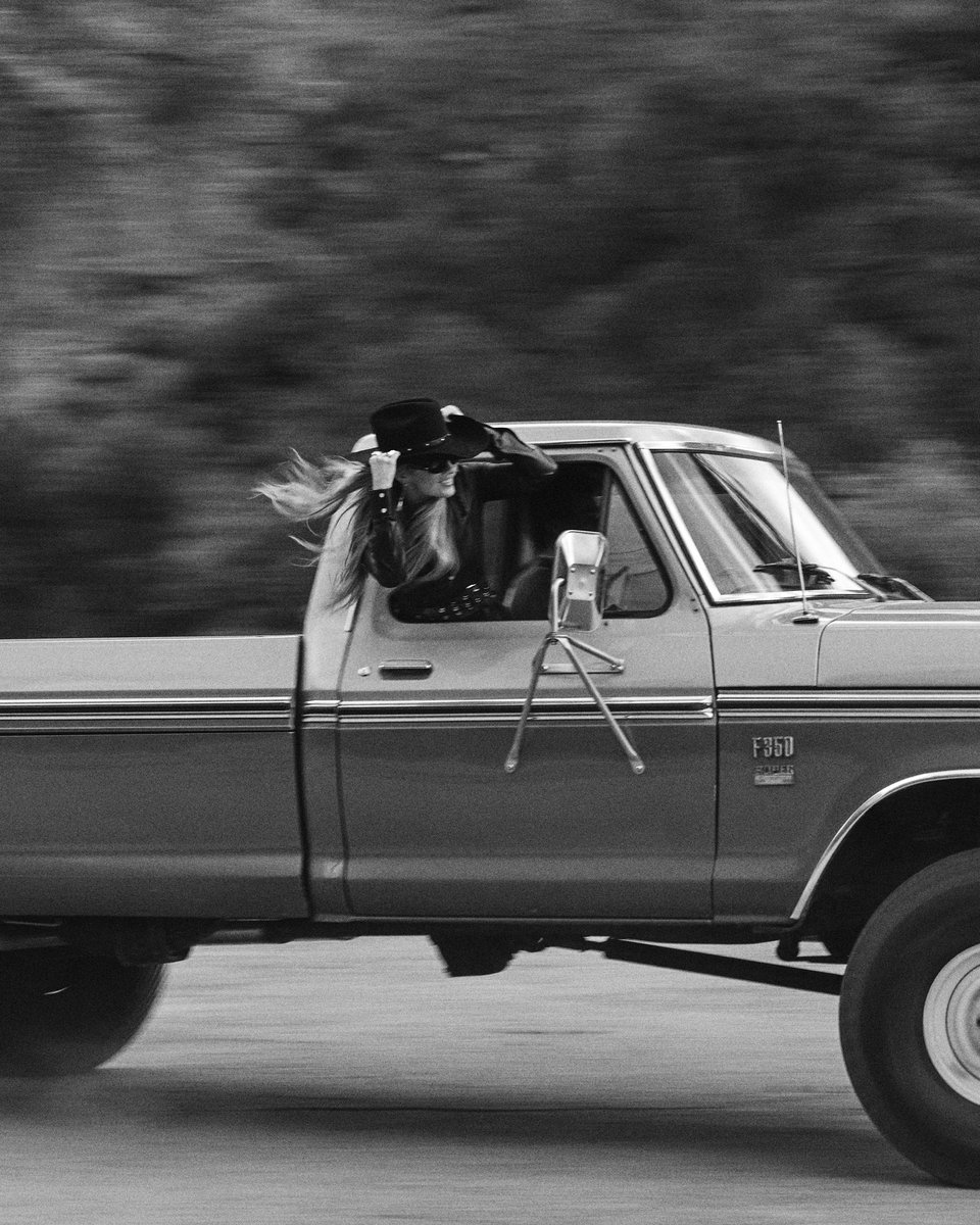 Lainey Wilson tweet media