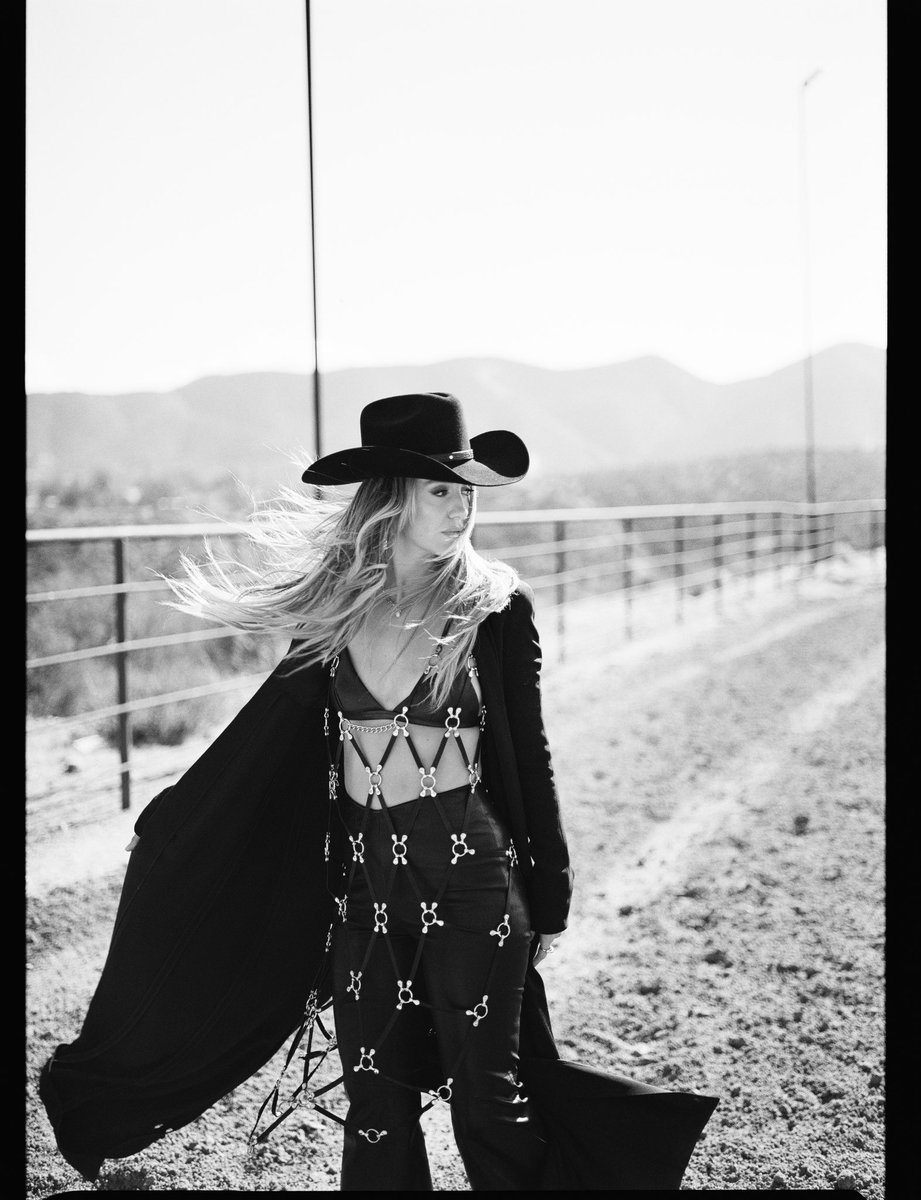 Lainey Wilson tweet media