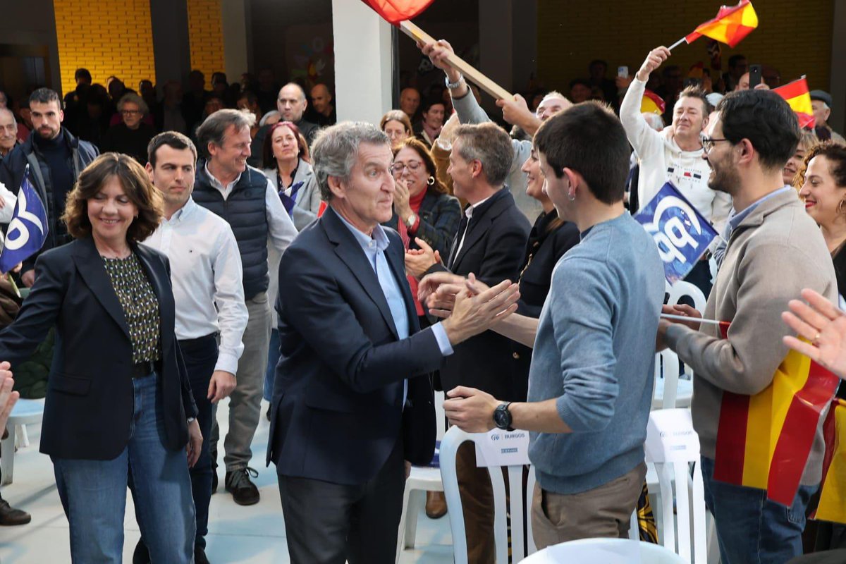 popularesburgos's tweet photo. Gracias @NunezFeijoo por tu visita a nuestra provincia

En Burgos, Briviesca, Oña y Villarcayo, centenares de paisanos disfrutando de tu cercanía, tus propuestas y tus ganas de darnos un futuro mejor a los españoles

El primer paso, este 15-M votando a @alferma1 

#Aquícertezas💙 https://t.co/Jp9abRIgLW