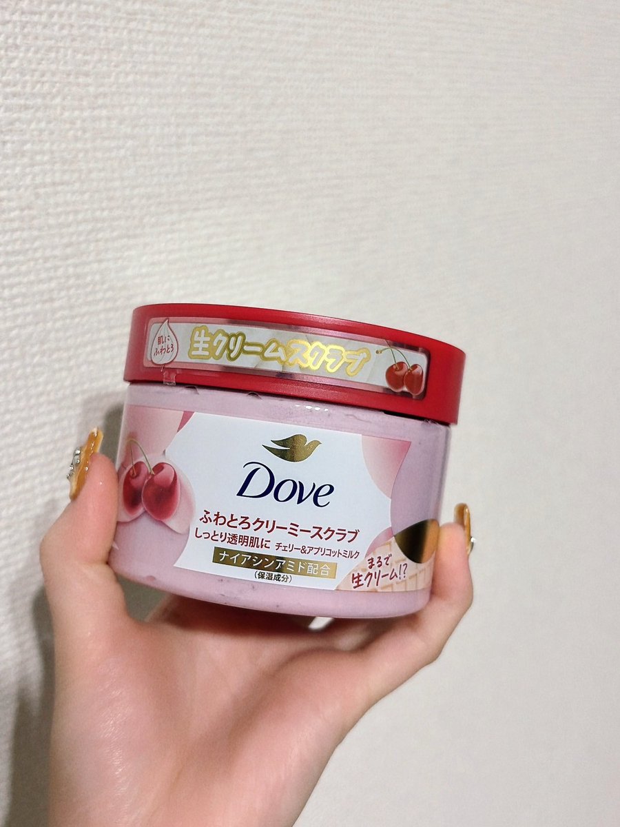 MayomayoRe's tweet photo. ダヴさまからいただきました。

まるで生クリーム！？なふわとろスクラブ🍼
角質ケアはもちろん、美容成分たっぷりで保湿までしてくれる◎
お風呂上がりも乾燥を感じにくく、チェリー&amp;アプリコットの甘い香りに包まれてる感覚がとってもお気に入り🍒

#ガチモニター_ダヴふわとろクリーミースクラブ https://t.co/eFsTbSEzEx