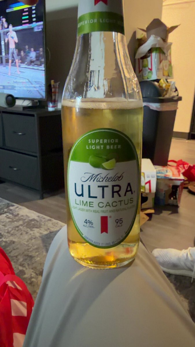 ESmuckwitz's tweet photo. She’s hearing from me tn #thirstythursday https://t.co/BKY54Y7efm