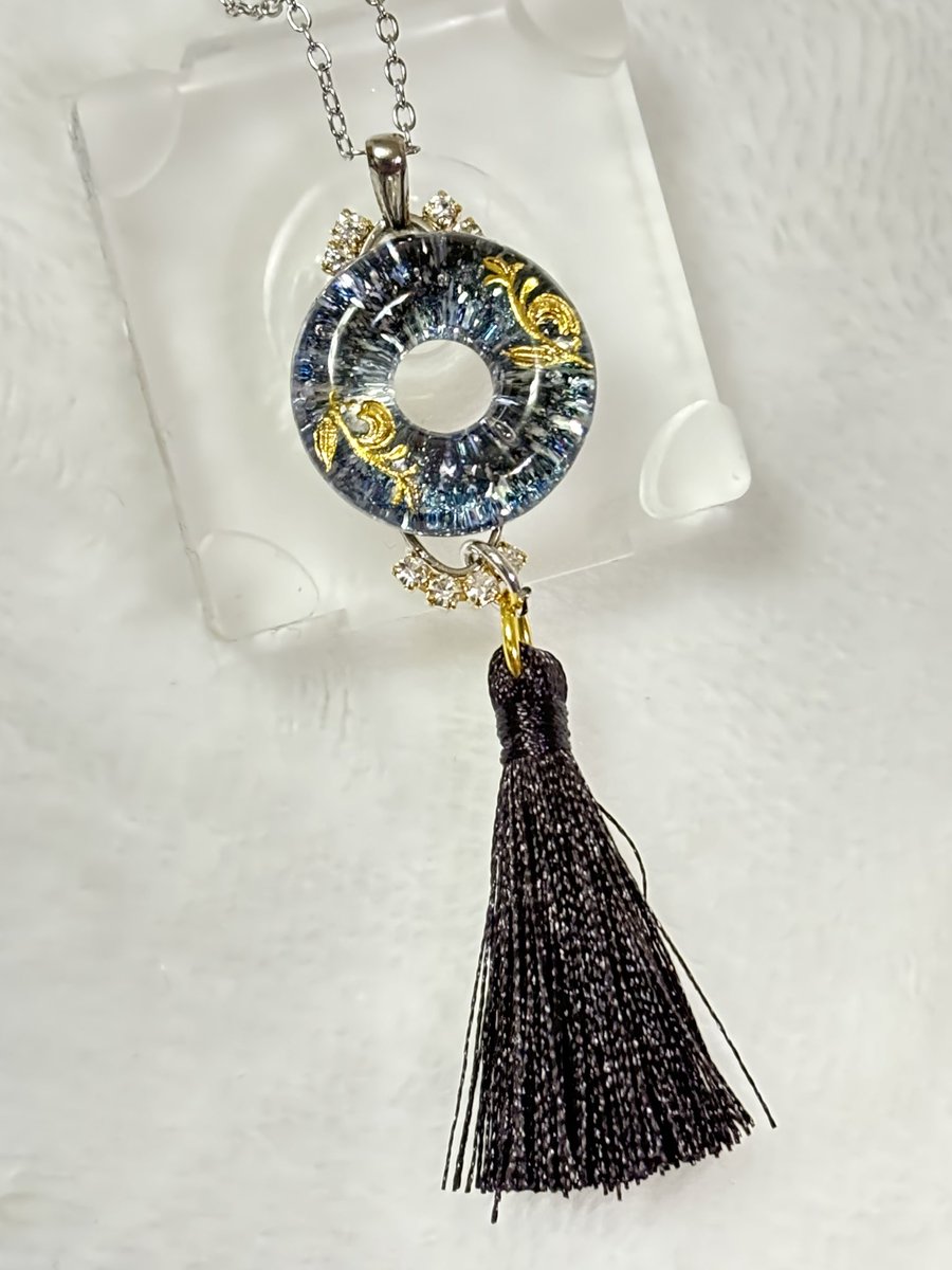 potekichi130's tweet photo. ハンドメイドらぼさんのモールドでペンダントを作りました。
^ ^
#レジンアクセサリー
#ハンドメイド
#ハンドメイドらぼ https://t.co/44cbZ5zQ0P