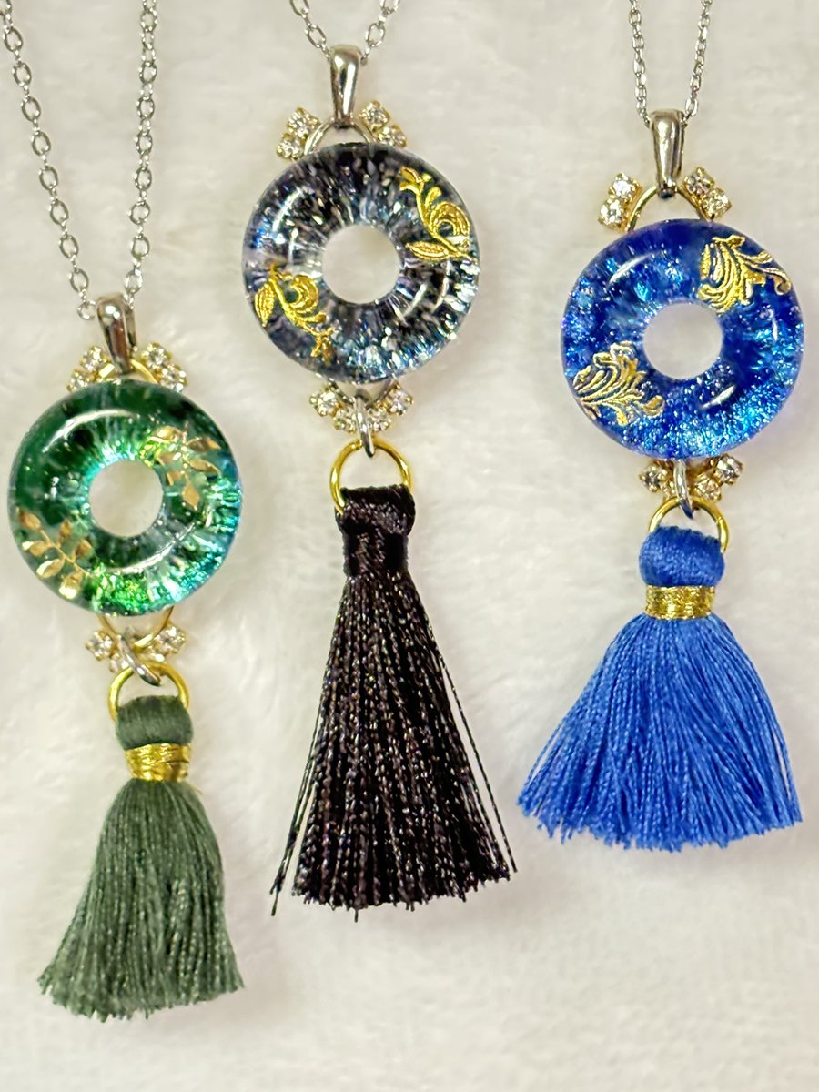 potekichi130's tweet photo. ハンドメイドらぼさんのモールドでペンダントを作りました。
^ ^
#レジンアクセサリー
#ハンドメイド
#ハンドメイドらぼ https://t.co/44cbZ5zQ0P