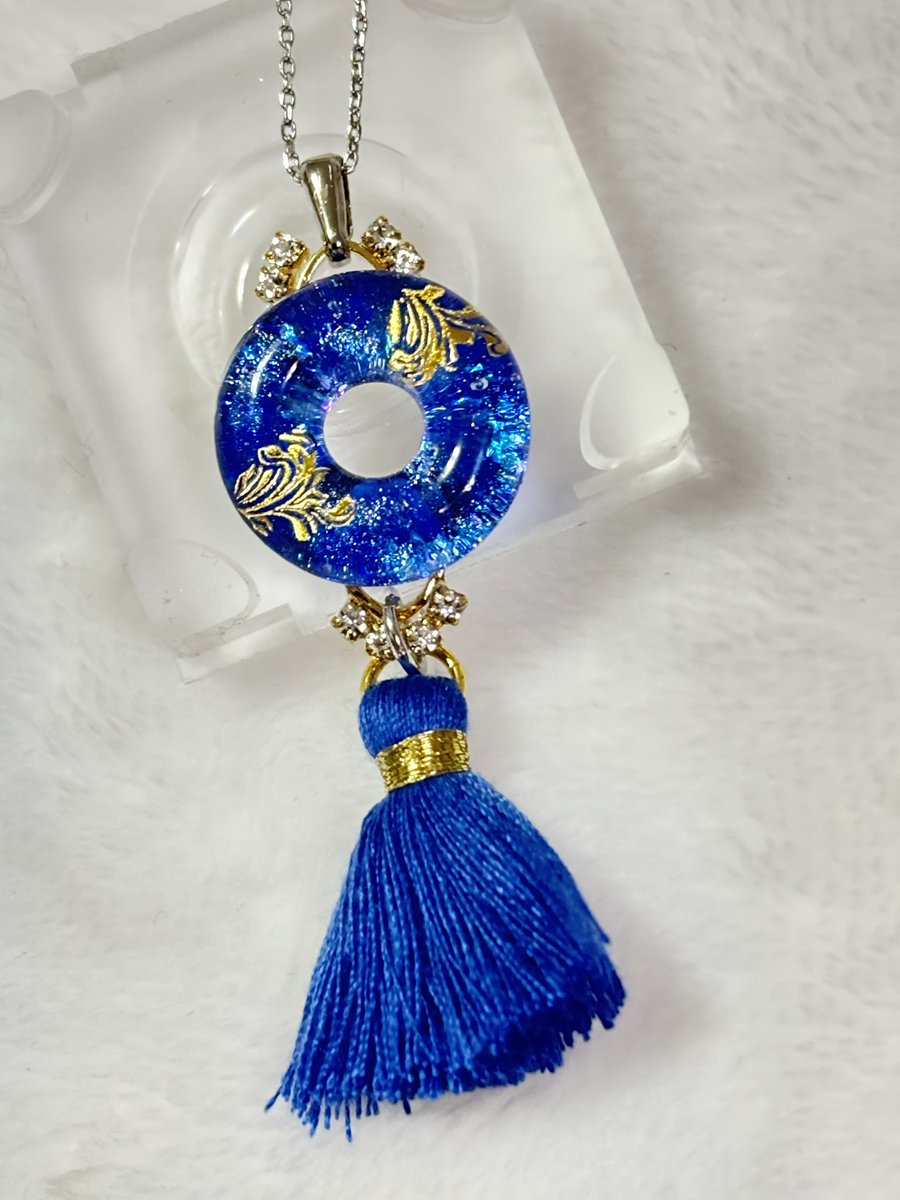 potekichi130's tweet photo. ハンドメイドらぼさんのモールドでペンダントを作りました。
^ ^
#レジンアクセサリー
#ハンドメイド
#ハンドメイドらぼ https://t.co/44cbZ5zQ0P