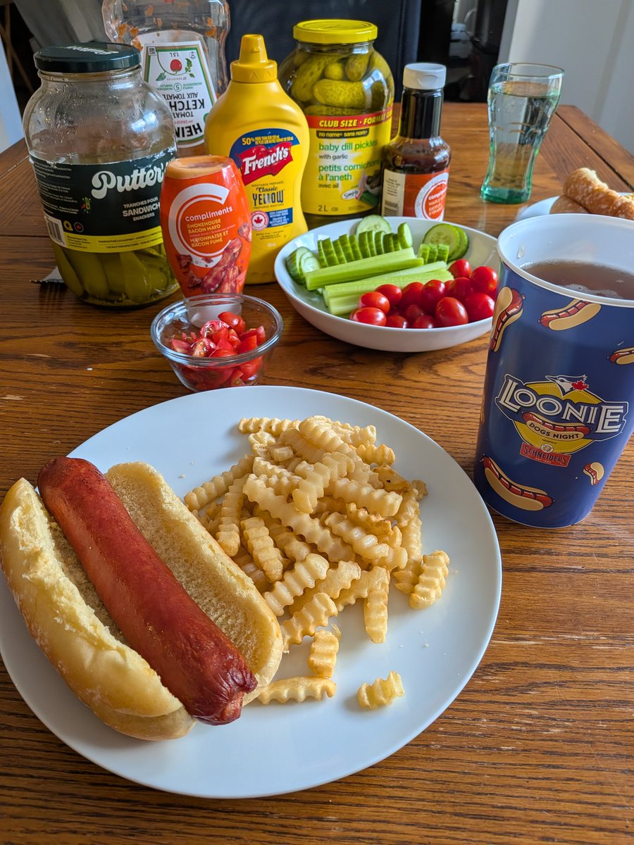 looniedogkings's tweet photo. First Spring Training start for the Loonie Dog Kings. #HotDogGuys #SpringTraining https://t.co/VH0LPxcELQ