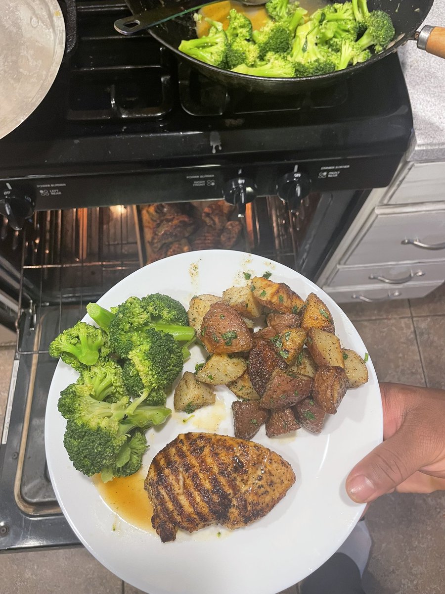 Frazier_otf's tweet photo. Eats https://t.co/Vxvft41k6w