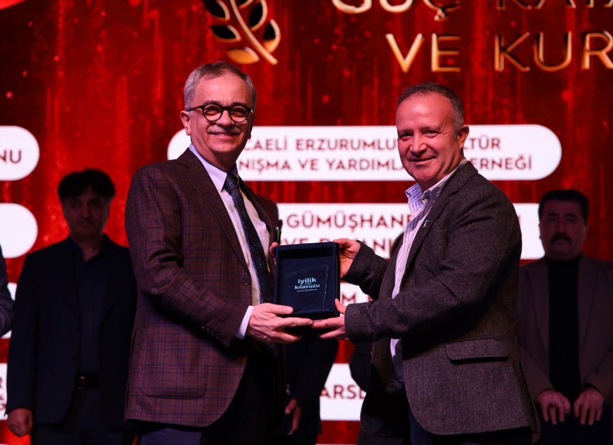 hayribaracli's tweet photo. 33 gün boyunca fikir, emek ve iyilik bir araya geldi. 🚀
Kocaeli’nden 300 takım, 1500 genç “iyilik” için harekete geçti.

Bugün kapanış programında ödüllerimizi takdim ettik.

Enerjileri, heyecanları ve ortaya koydukları işler gerçekten gurur vericiydi.

Gençler varsa umut da var. ✨
#sehrimKocaeli