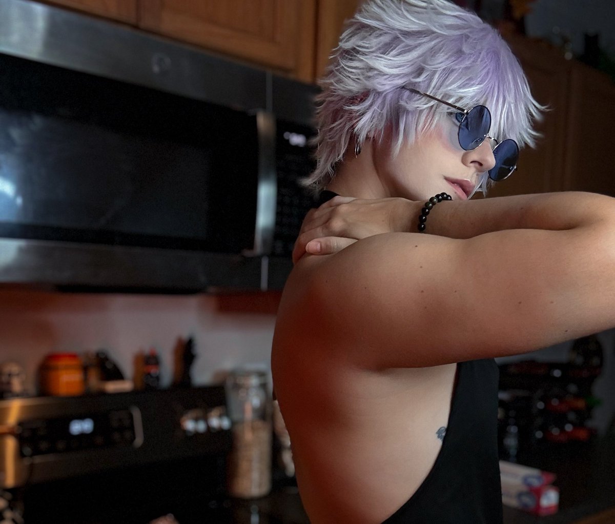 AKrCosplay's tweet photo. Gojo Satoru baking https://t.co/bqcK4Zw65w