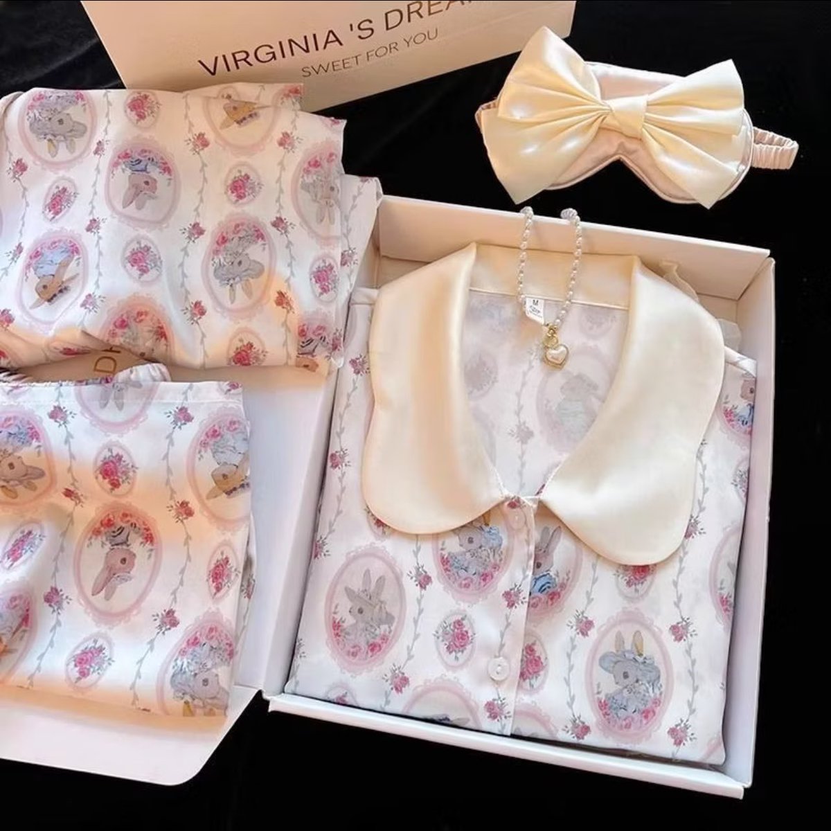 ProductRetjehan's tweet photo. Piyama motif bunga dan kelinci ada opsi lengan panjang dan pendeknya 💞😍

—https://t.co/uMFj4MkE0N https://t.co/oG6m7tvl1y
