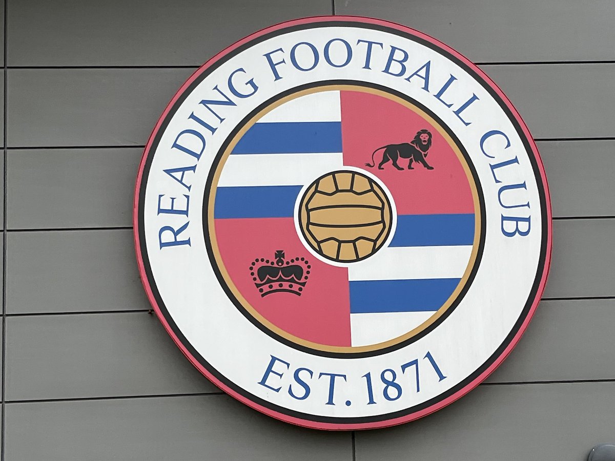 percie_19's tweet photo. Cracking day at Bearwood watching the lads training! 🔵⚽️⚪️ urrrzzzz @ReadingFC @winglewy @charliesavage84 https://t.co/2DYq4DTyUw