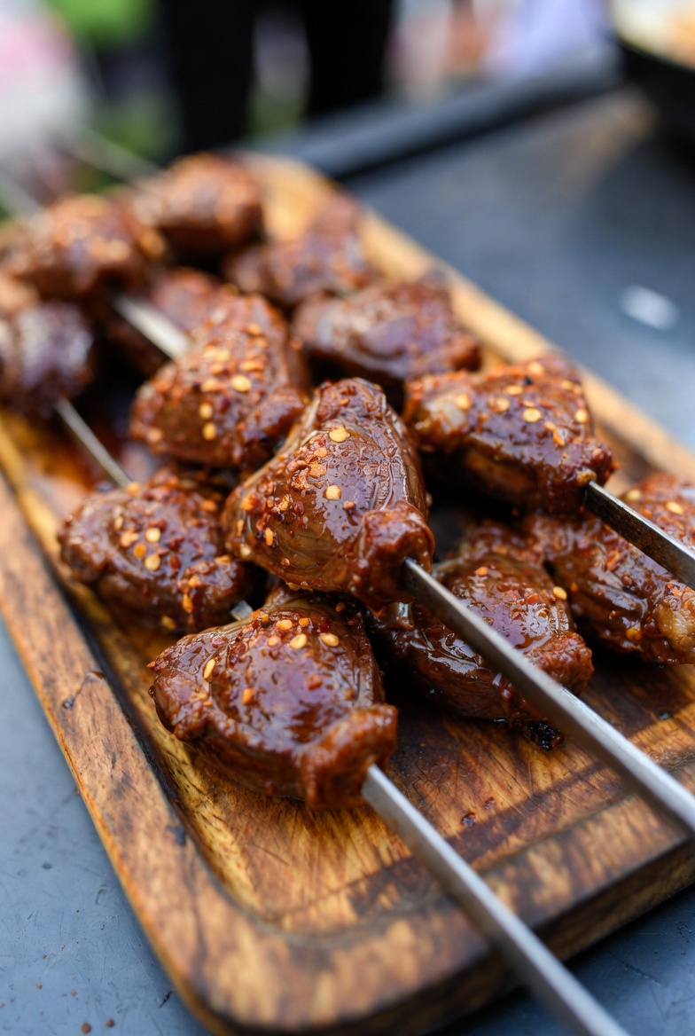 qwikad_com's tweet image. Peru's Anticuchos 🍢 – grilled beef heart skewers with spices. Tender surprise!

Street fave. 🇵🇪

#Anticuchos #PeruvianFood #Skewers