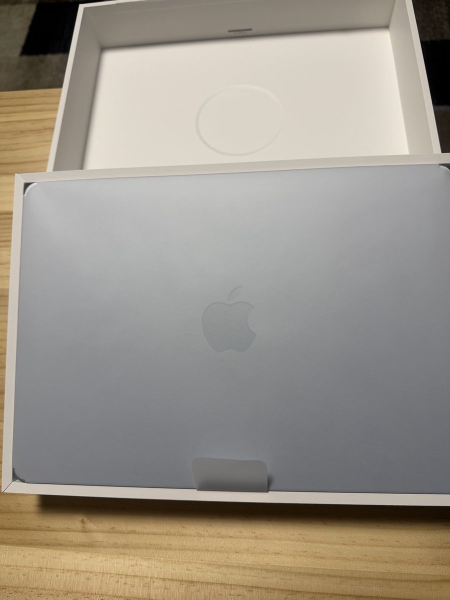 02Ku30's tweet photo. 放送大学の入学許可証と同日に、新しいMacBook届きました！さらにテンション上げて臨みます！
#放送大学　#入学　#社会人　#語学 https://t.co/CwZYH4KCgz
