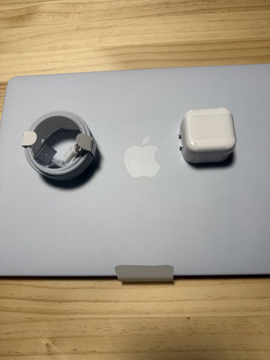 02Ku30's tweet photo. 放送大学の入学許可証と同日に、新しいMacBook届きました！さらにテンション上げて臨みます！
#放送大学　#入学　#社会人　#語学 https://t.co/CwZYH4KCgz