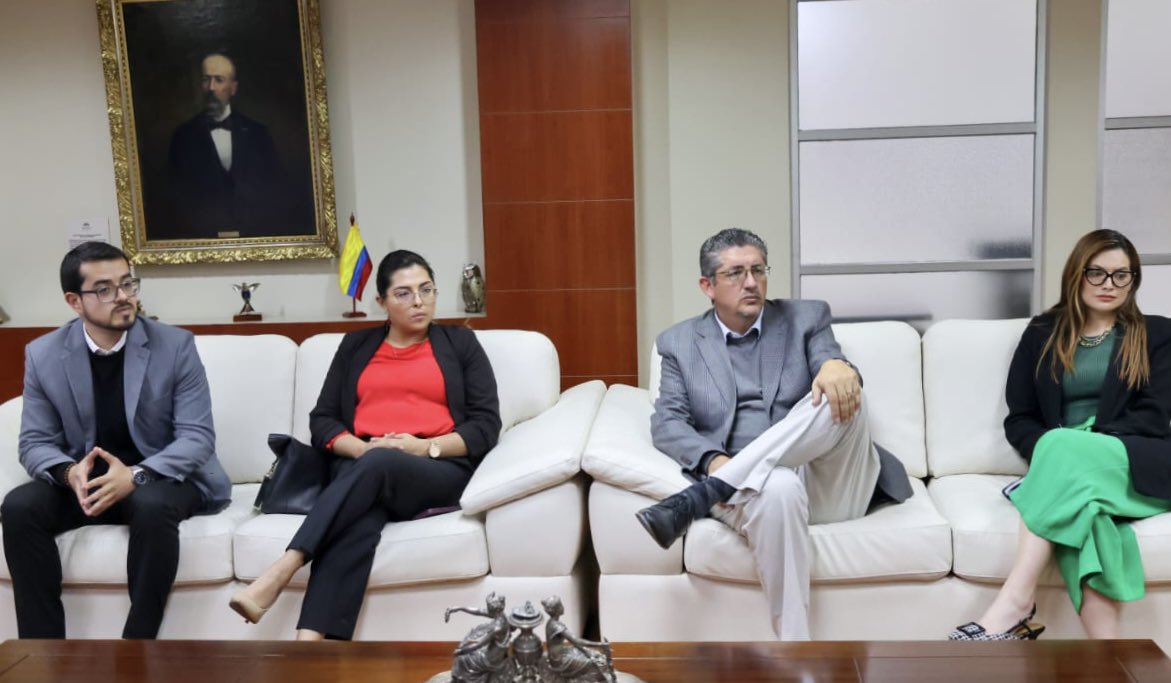 👨🏻‍⚖️ El Presidente (e) de la <a href="/CorteNacional/">Corte Nacional de Justicia</a> de Justicia, Dr. Marco Rodríguez, la Directora de Asesoría Jurídica y Cooperación Judicial Internacional, Ab. Denisse Coronel, la Directora de Procesamiento de Jurisprudencia e Investigaciones Jurídicas, Ab. Isabel Yépez y un equipo