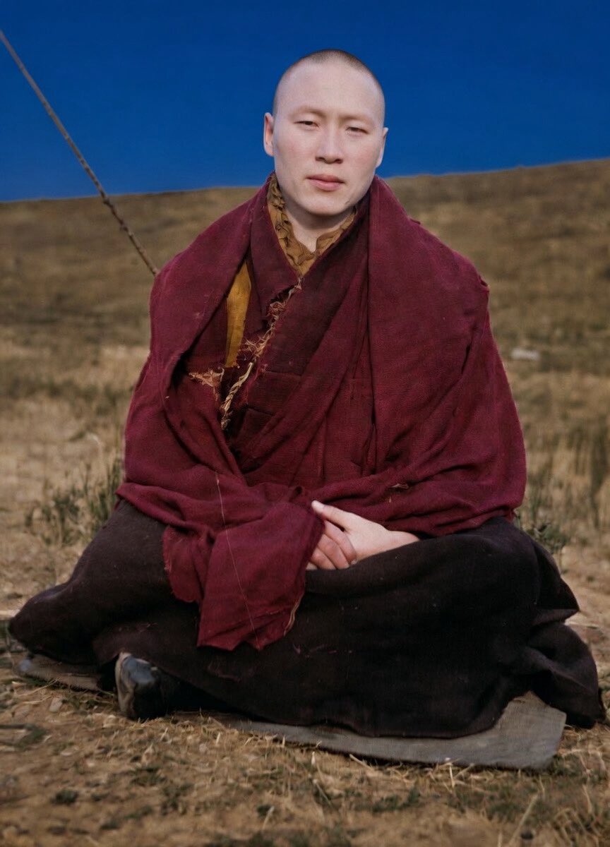 ཀ་ཁ་གལ་ཆེན་བྱས་ནས། །
ཁ་བའི་བླ་སྲོག་ཁྲིད་པ། །
ག་དུས་ཡིན་རུང་མི་བརྗེད། །
ང་ཡི་སེམས་ན་གསོན་ཡོད། །