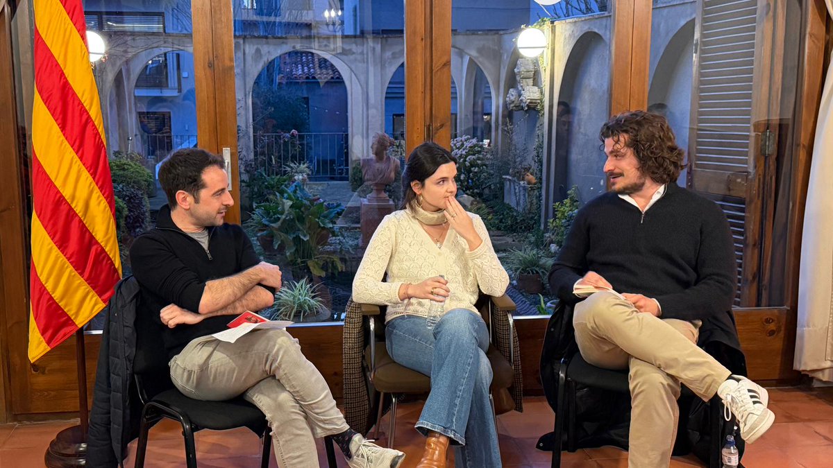 FundacioMauri's tweet photo. La nostra fundació ha acollit avui la presentació del llibre 'El lloc sagrat' de la garriguenca @damesonpareras, en una amable conversa amb els garriguencs @vicgarric i @RibaCB https://t.co/BdqqZ66V8X