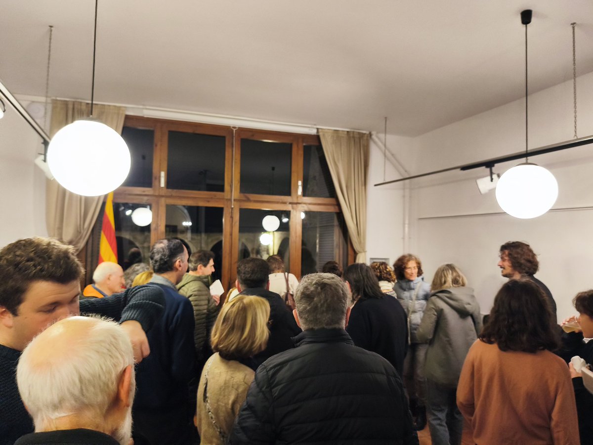 FundacioMauri's tweet photo. La nostra fundació ha acollit avui la presentació del llibre 'El lloc sagrat' de la garriguenca @damesonpareras, en una amable conversa amb els garriguencs @vicgarric i @RibaCB https://t.co/BdqqZ66V8X