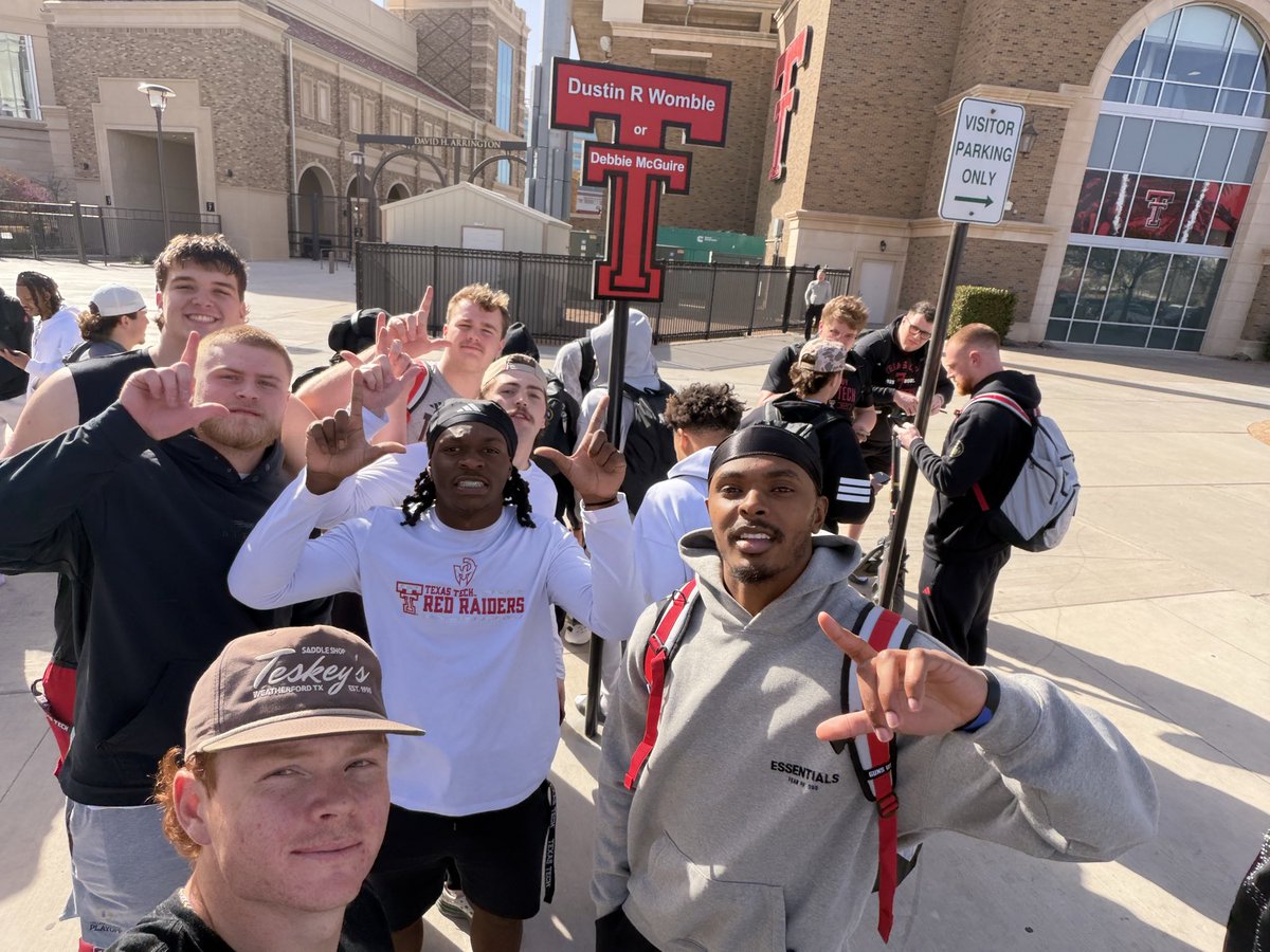 TTURedMambas's tweet photo. @JoeyMcGuireTTU @Coach_Martin34 @TexasTechFB https://t.co/VTZllfpysV