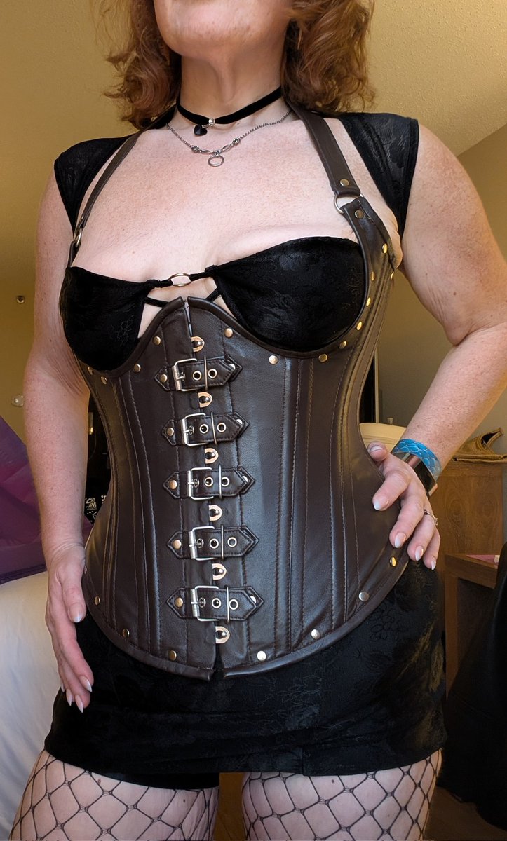 This is hands down the best corset I have ever owned 🧡