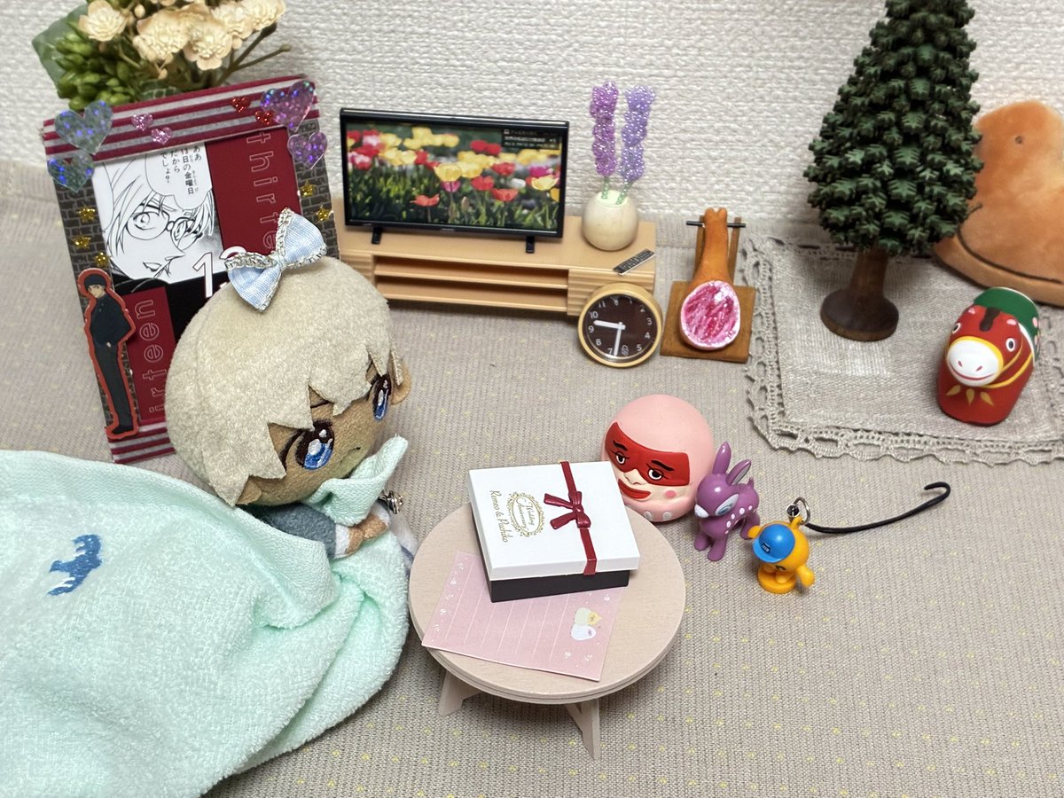 ☹️……おはようございます
おねぼう、しちゃった💦

アラ⁉️あむちゃんと、ぴょこぴちゃん、いない

……ふたぴょこからおてがみ📨

……なになに、

「ぴょこちゃへ✉️
ぴょこ井に、このぷれぜんとを、わたしてきてください🎁
ひごろおせわになっているおれいです」

ふむふむ