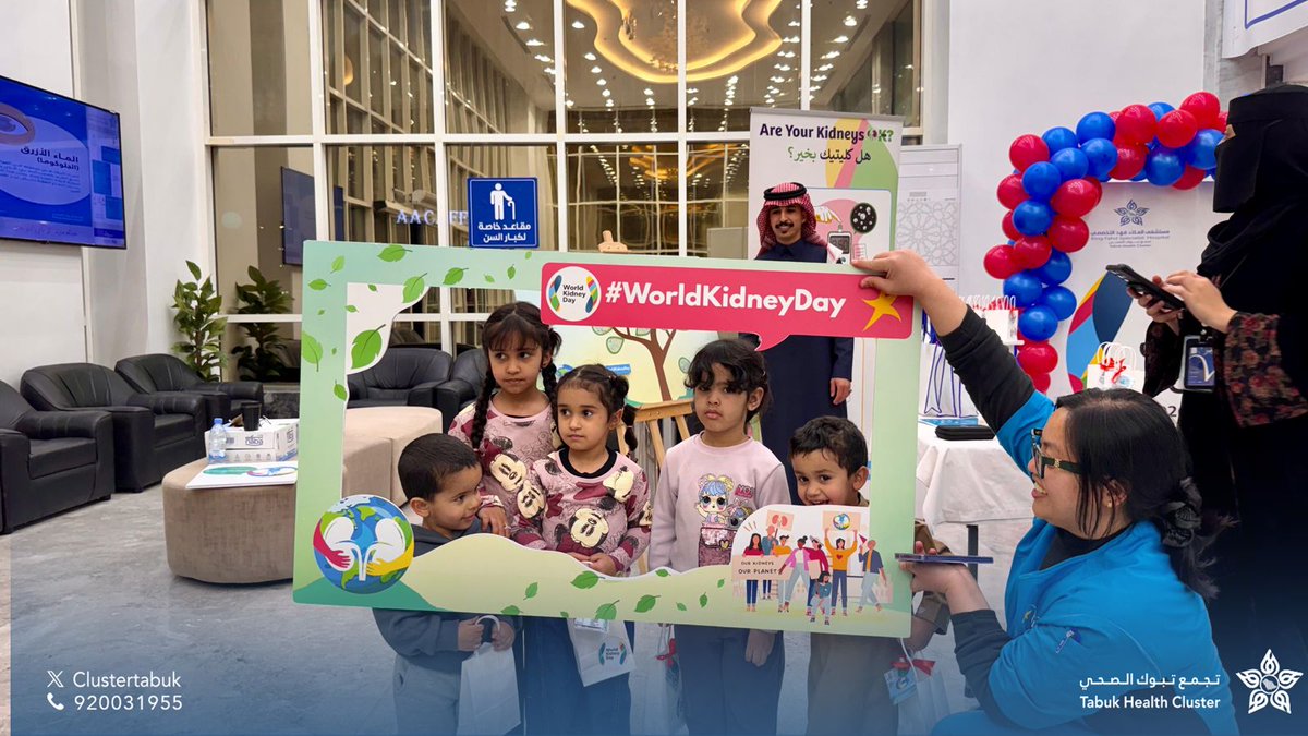 Clustertabuk's tweet photo. #تغطية | 📸

أقام مستشفى الملك فهد التخصصي فعاليات #اليوم_العالمي_للكلى بالتعاون مع مركز غسيل الكلى التابع لشركة دافيتا، متضمنة أركانًا ت��عوية للتعريف بصحة الكلى وأهمية الكشف المبكر وسبل الوقاية من أمراضها، وذلك بحضور مدير المستشفى الأستاذ حميد بن سليم المقبلي.

#تجمع_تبوك_الصحي
#اليوم_العالمي_للكلى
#صحة_الكلى
