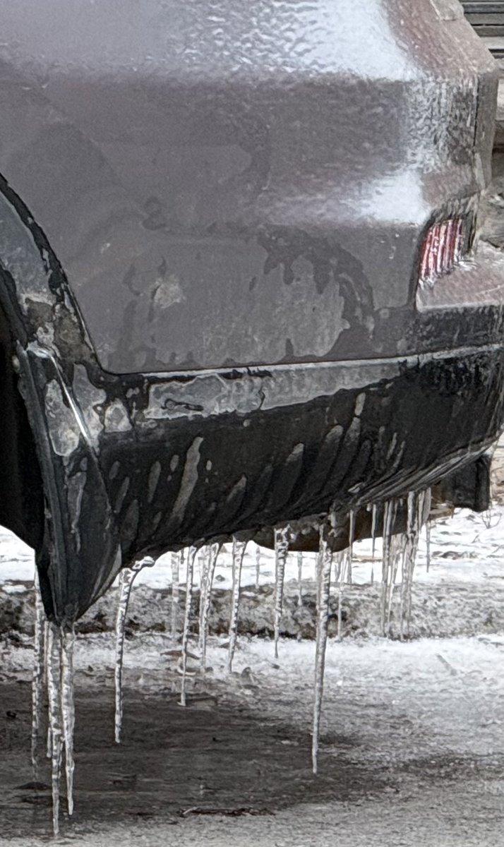 danielbeland's tweet photo. Glaçons 🧊 #Montreal #photos #photography #Quebec #Canada @meteomedia @weathernetwork @Monmontreal #verglas #freezingrain @MTL_Ville @Montreal https://t.co/bWFPXqmKxS
