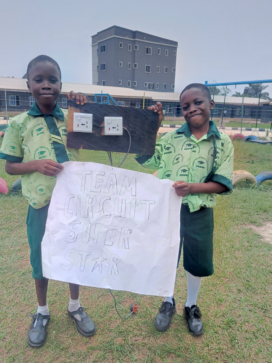 ocplinks7's tweet photo. They designed and built some awesome gadgets using electronic components, including Bluetooth speakers 🔊, mini rechargeable fans , and LED lights. The process of "learning by doing" was a hit, showcasing their creativity and skills in Electronics engineering. #Edostate #DIY https://t.co/FHTwomxnTe