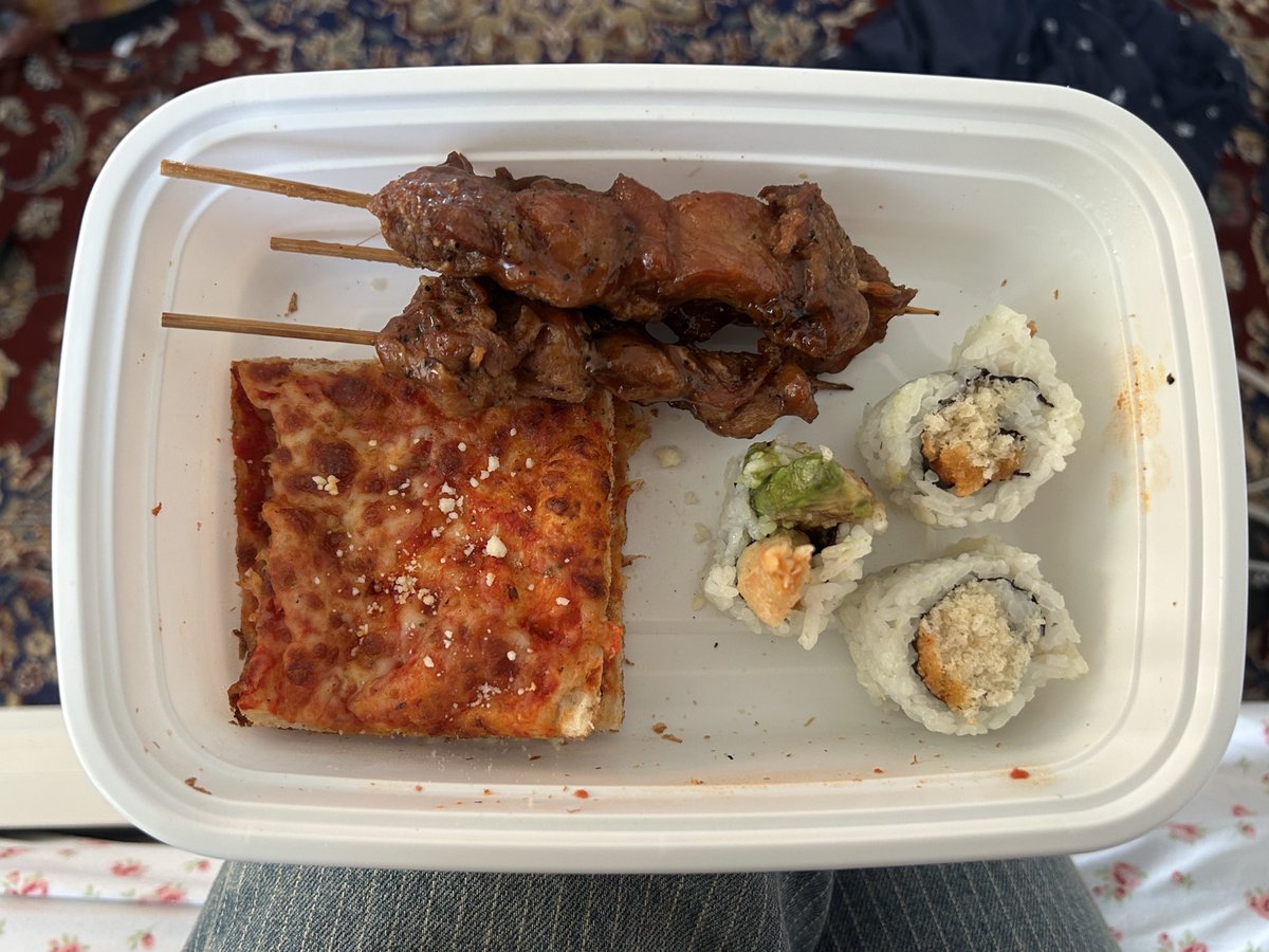 PUFFINGUS's tweet photo. #DinnerPosting Employing the Leftover Method https://t.co/rpaNdyBGIF