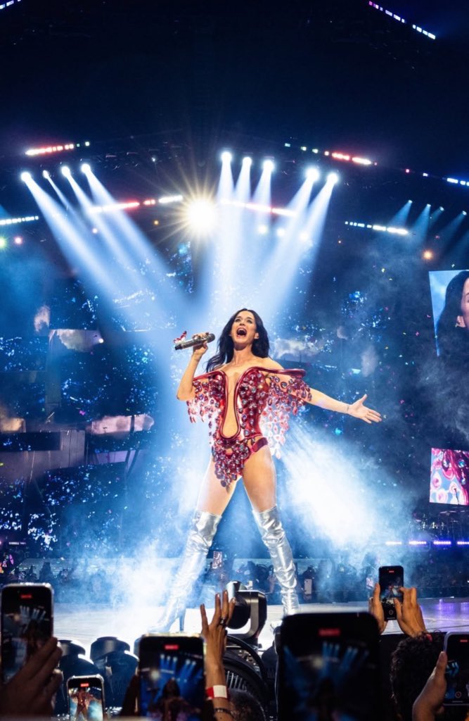 — Vem aí??? 👀

O diretor responsável por filmar o show da The Lifetimes Tour, Daniel Catullo, publicou um story de teste de tela em Los Angeles.