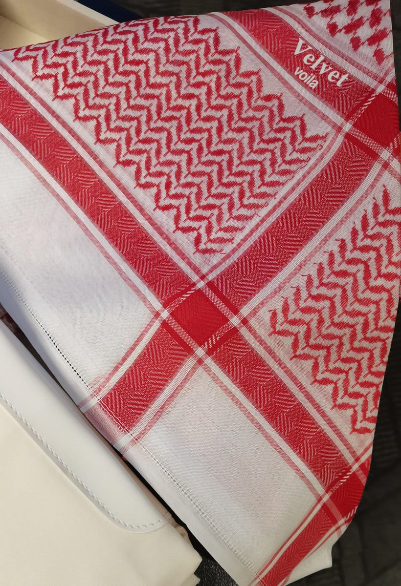 العيد قرب .. ولازم من شماغ عليه الكلام 👌🏻🤩

تبي تهدي لخوك ؟ تبي تهدي للوالد ؟ تبي تهدي لشخص عزيز عليك ؟ 

نصيحة اخ لاتتعدى شماغ فلفت من التويجري جوده وفخامه وماركه وبيجملك صدقني  ❤️👍🏻