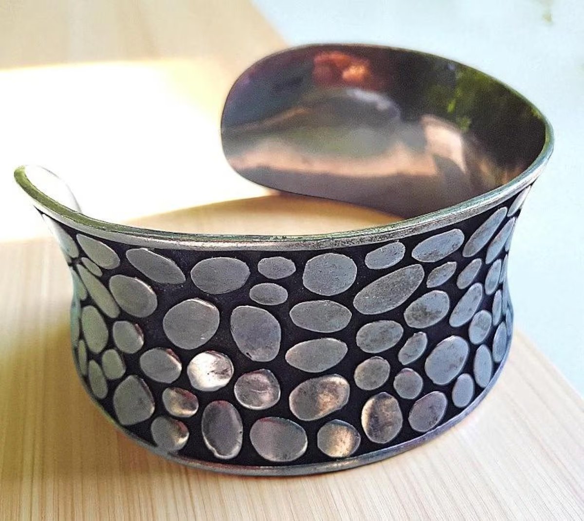 renaissancefai's tweet image. Sterling Silver Pebble Texture Cuff Bracelet, JANICE GIRARDI JGD, Concave Style, Southwest Vintage
etsy.com/listing/447105…?
#bracelet #cuff #vintage #JGD #JaniceGerardi #steringSilver #925 #silverDots #concave #southwestern #testured #giftforHer #silverdot #silverpebbles