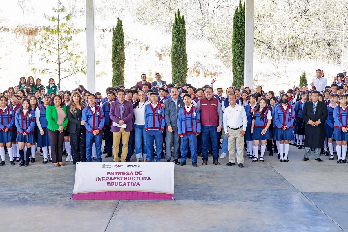 ✨🏫 ¡Estudiantes de #NicolásRomero estrenaron aulas, mobiliario y sistemas de captación de agua! 🤩

Con #SECTIEnTuComunidad, el Secretario Miguel Ángel Hernández Espejel benefició a 8 planteles de Educación Básica y Media Superior, con una inversión superior a los 38 mdp.🌟